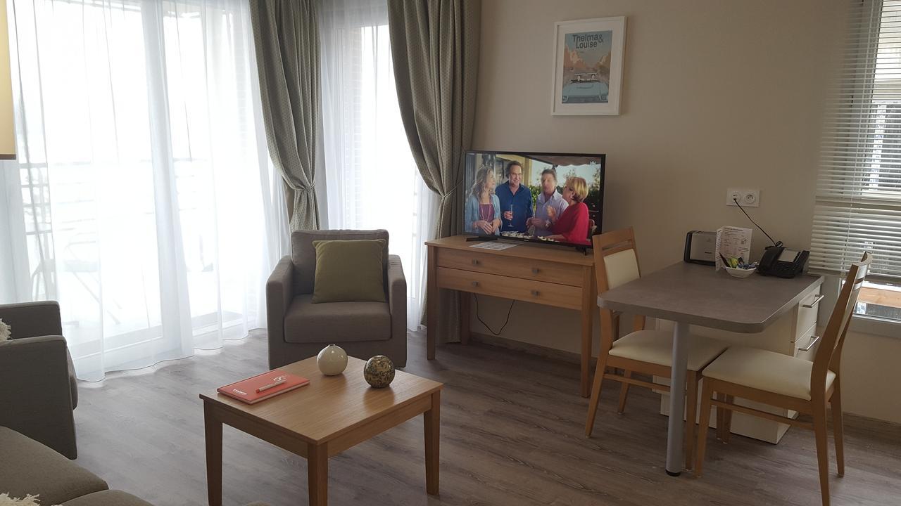 Residence Seniors Domitys Les Hautes Feuilles Реймс Экстерьер фото